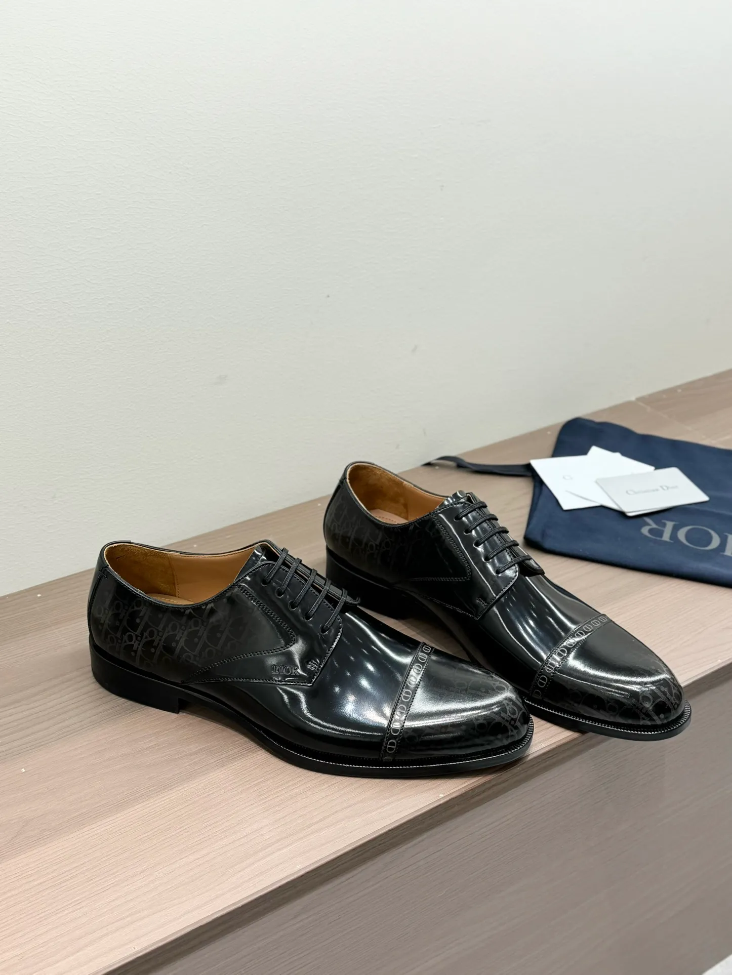 [Dior Dior] Top P: 960💰 Standard code 39-44 (38.45.46 custom-made, non-returnable and non-exchangeable) Dior Dior's latest high-end men's boutique casual leather shoes, imported cowhide upper, water-dyed cowhide lining, imported genuine leather outsole, perfect details, standard code 39-44 (38.45.46 custom-made, non-refundable and non-exchangeable),